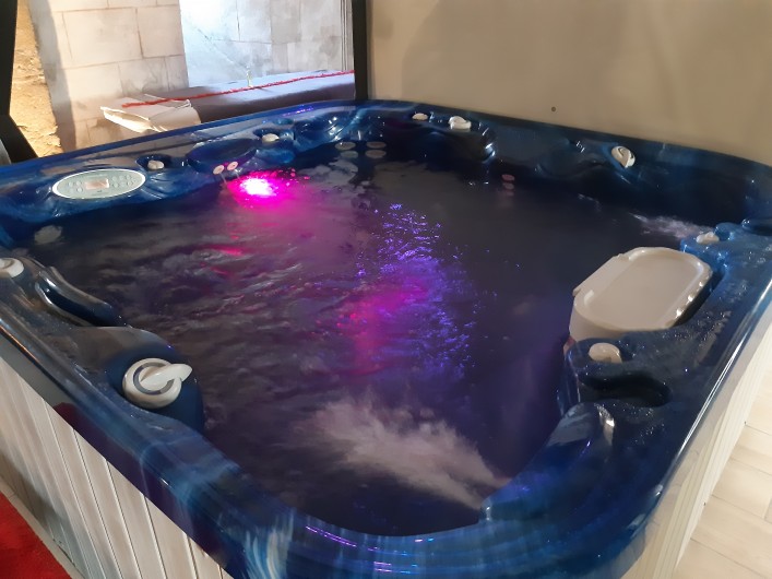 Location de vacances - Gîte à Ambrières-les-Vallées - Bain à remous