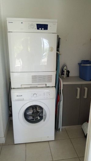 Location de vacances - Appartement à Saint-François - buanderie avec son lave linge et sèche linge,