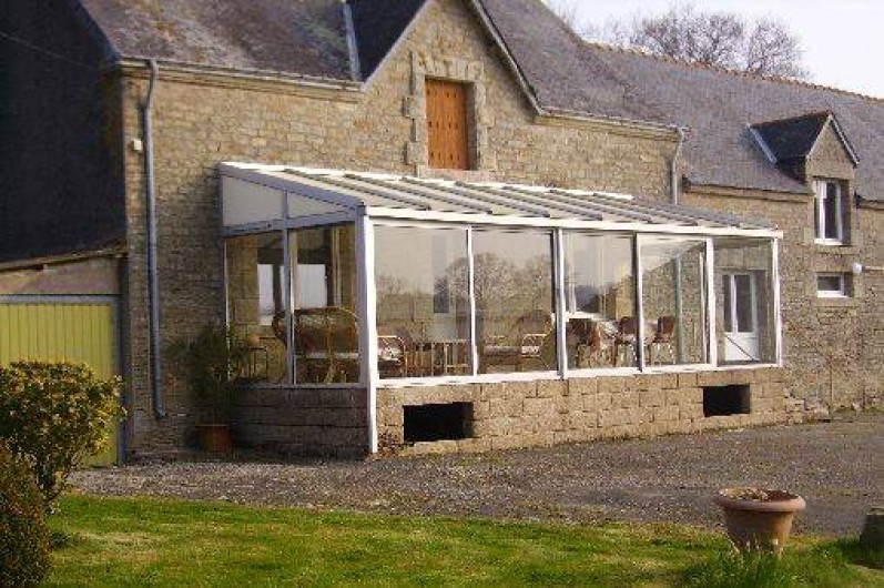 Location de vacances - Gîte à Bignan - vue exterieur maison