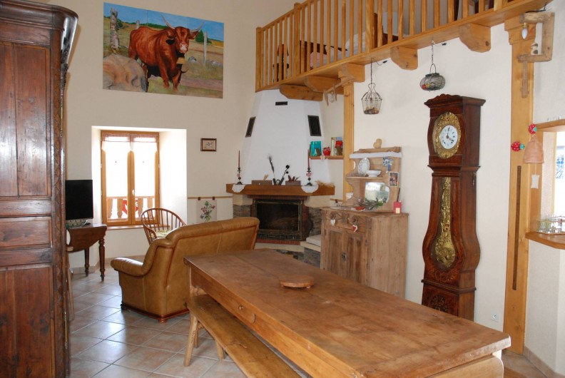 Location de vacances - Villa à Valuéjols - grande salle de vie surplombée de la mezzanine