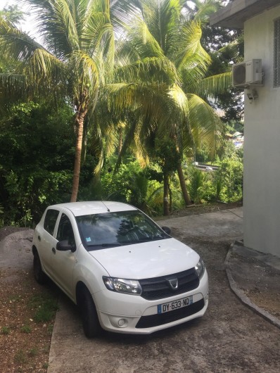 Location de vacances - Appartement à Les Abymes - Possibilité de garer la voiture dans un espace sécurisé.