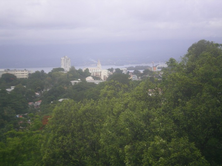 Location de vacances - Appartement à Les Abymes - Une vue panoramique sur Pointe à Pitre