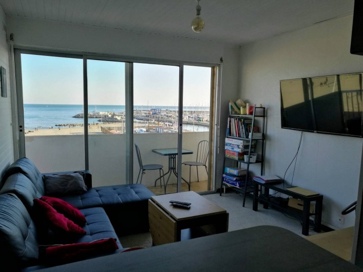 Location de vacances - Appartement à Palavas-les-Flots - Vue de la cuisine sur salon et balcon