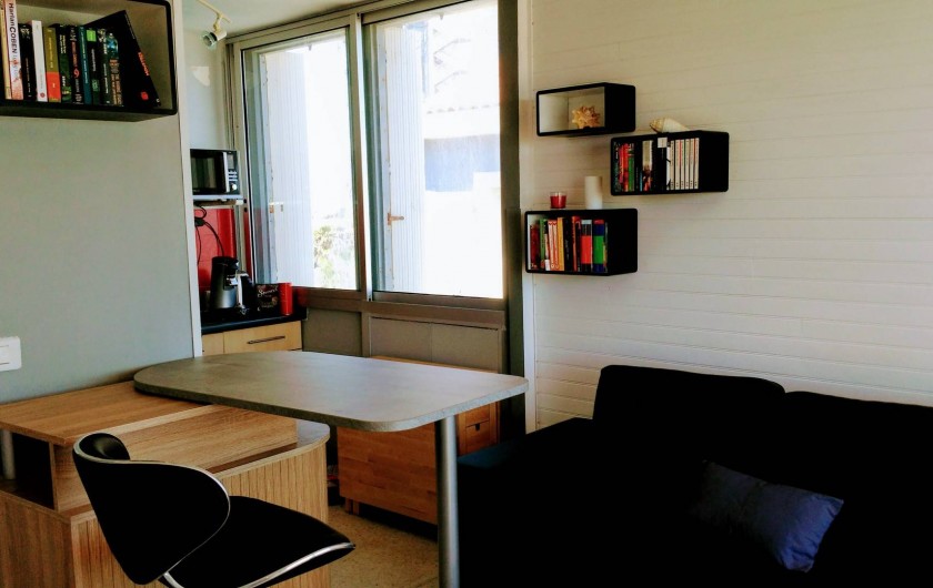 Location de vacances - Appartement à Palavas-les-Flots - Vue  du salon vers la cuisine