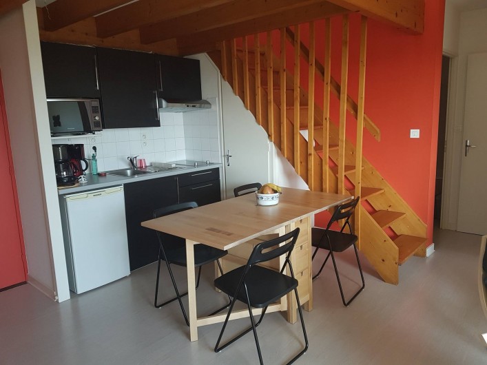 Location de vacances - Appartement à Les Herbiers - espace repas avec cuisinette
