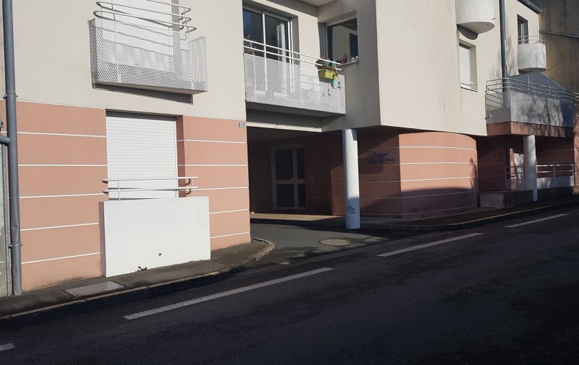 Location de vacances - Appartement à Les Herbiers - entrée de l'immeuble 35 rue Saint Jacques