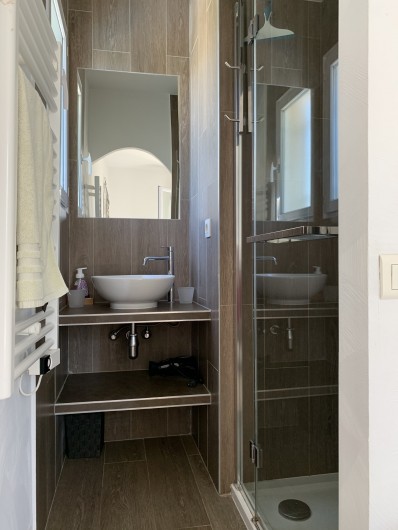 Location de vacances - Villa à Cagnes-sur-Mer - douche et lavabo chambre 4 shower and wash basin room#4