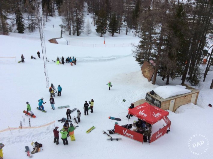 Location de vacances - Appartement à Les Claux - vue sur piste  de l'appartement