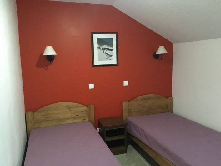 Location de vacances - Appartement à Les Claux - Chambre Orangette avec 2 lits de 90x200