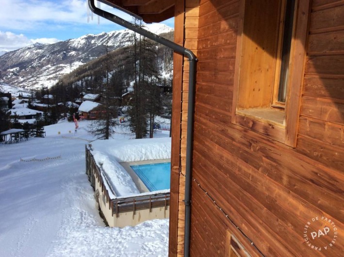 Location de vacances - Appartement à Les Claux - Vue sur la piscine  partagée de pierre & vacances