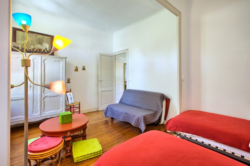 Location de vacances - Villa à Arcachon - Grande chambre avec 2 lits en 90 et un canapé lit en 140