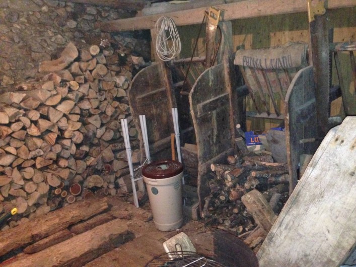 Location de vacances - Villa à Essert-Romand - l'ancienne étable et local à bois