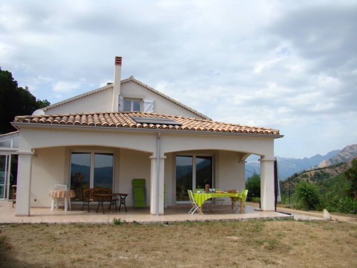 Location de vacances - Chambre d'hôtes à Cuttoli-Corticchiato - la terrasse du petit déjeuner