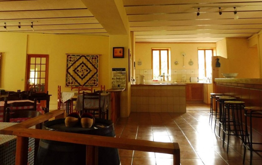 Location de vacances - Gîte à Vernoux-en-Vivarais - Une partie de la salle à manger