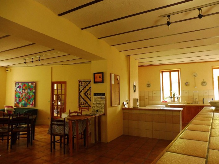 Location de vacances - Gîte à Vernoux-en-Vivarais - Le bar de la salle à manger