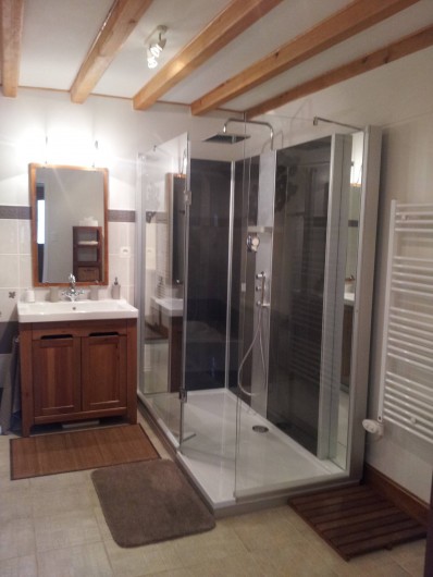 Location de vacances - Chambre d'hôtes à Ardin - Salle de bain chambre 1