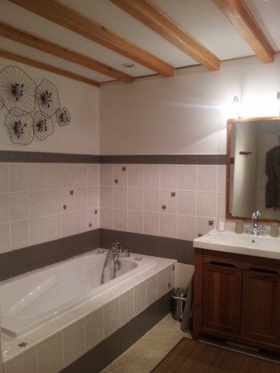 Location de vacances - Chambre d'hôtes à Ardin - Salle de bain chambre 1