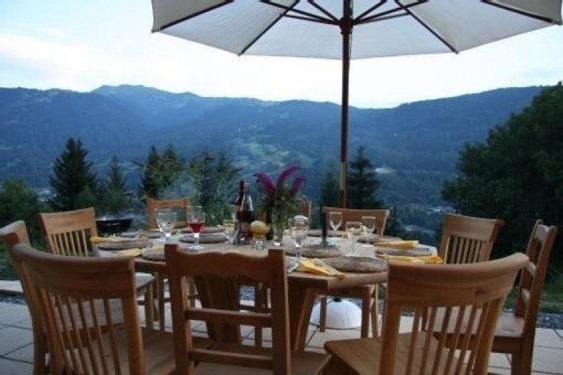Location de vacances - Chalet à Verchaix - Dining on the terrace