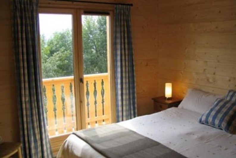 Location de vacances - Chalet à Verchaix - Bedroom  All beds have mattresses with  top comfort rating
