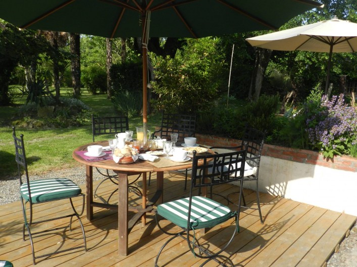 Location de vacances - Chambre d'hôtes à Saint-Thomas - Petit-déjeuner en terrasse