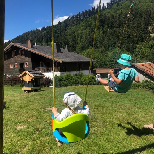 Location de vacances - Chalet à La Bresse - Barbecue et jeux extérieurs à deux pas du chalet