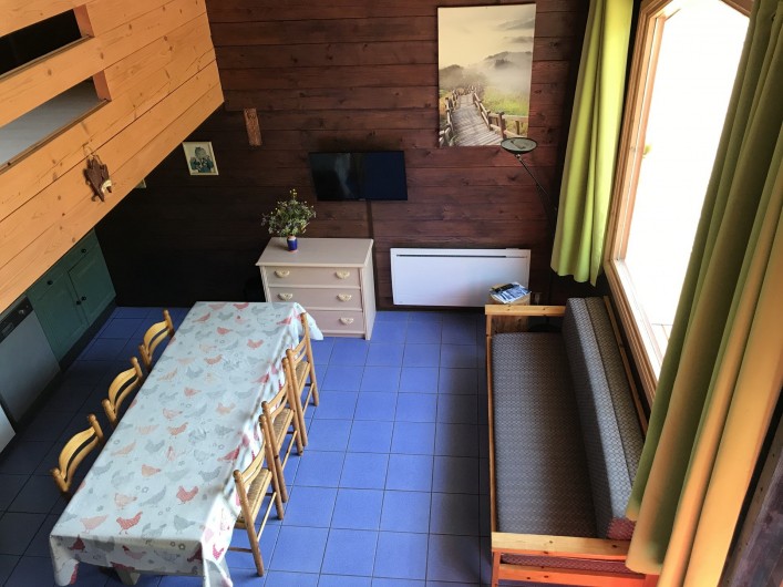 Location de vacances - Chalet à La Bresse - Vue sur le salon depuis la mezzanine