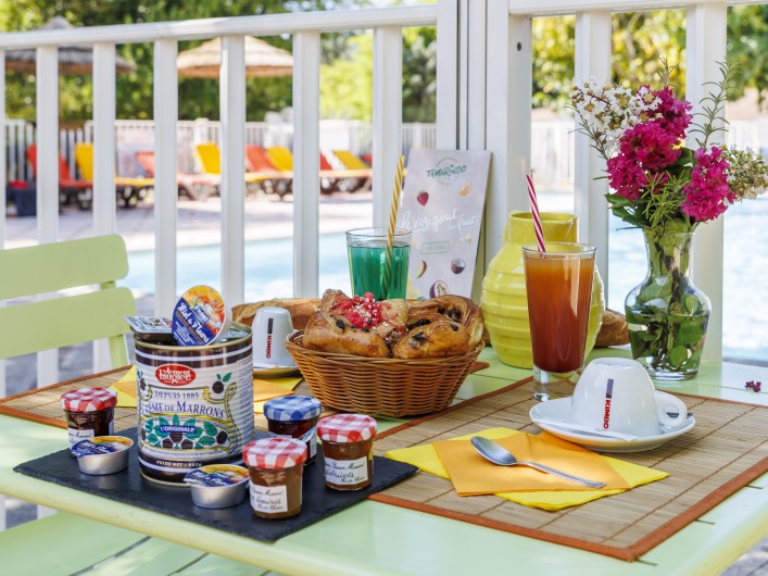Location de vacances - Gîte à Ruoms - Petit déjeuner Paillotes