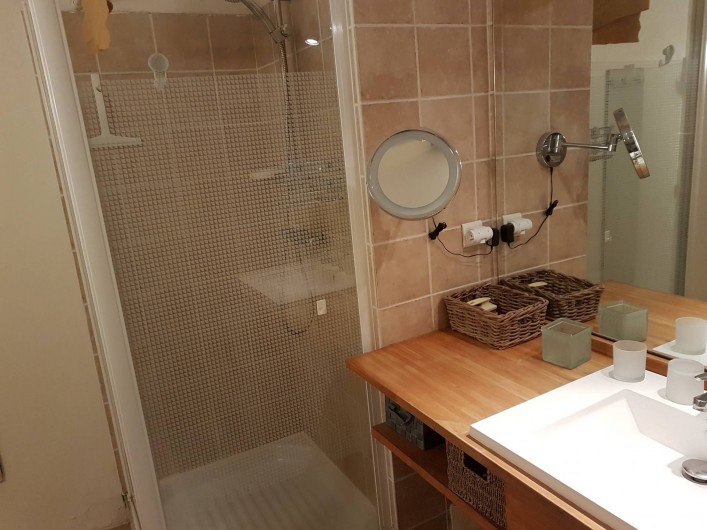 Location de vacances - Appartement à Cassis - salle de bain avec douche