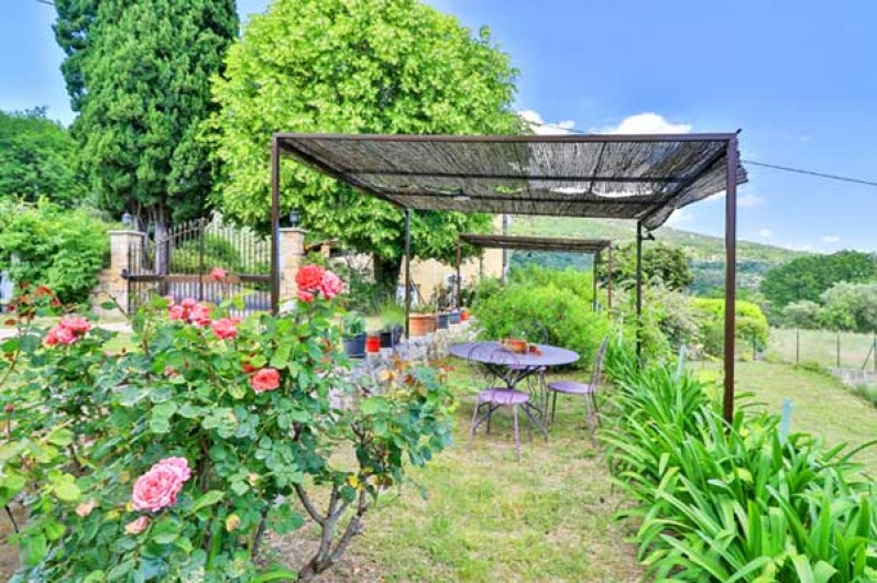 Location de vacances - Appartement à Le Bar-sur-Loup - JARDIN TRES AGREABLE