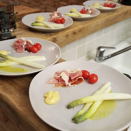 Location de vacances - Gîte à Vacqueyras - Tâble d'hôtes entrée