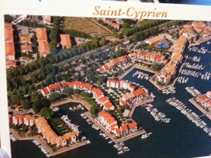 Location de vacances - Villa à Saint-Cyprien - Vue aérienne du quartier avec la résidence en haut à gauche