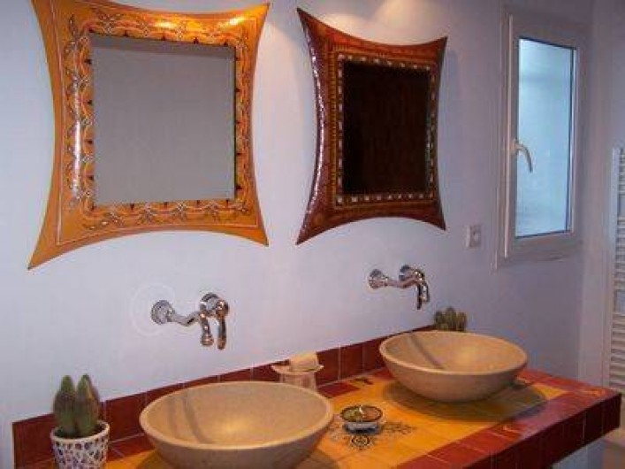 Location de vacances - Villa à Castin - Salle de bain à l'étage