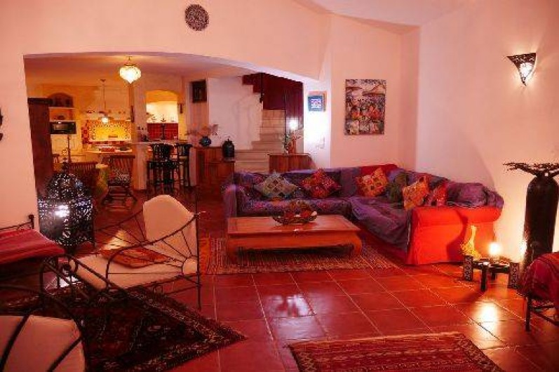 Location de vacances - Villa à Castin - Le salon le soir