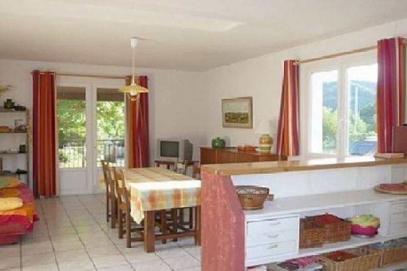 Location de vacances - Villa à Vallon-Pont-d'Arc - séjour salle à manger