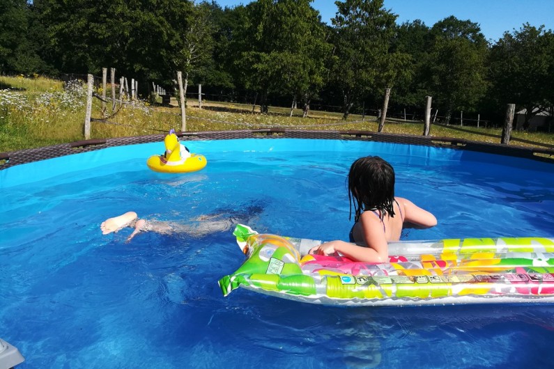 Location de vacances - Gîte à Donzy - Piscine commune
