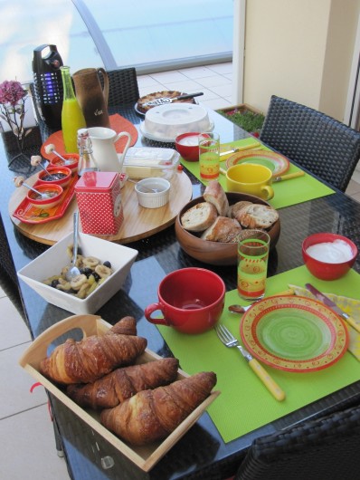 Location de vacances - Chambre d'hôtes à Soulac-sur-Mer - Soulac'Ouette - Petit-déjeuner complet en terrasse