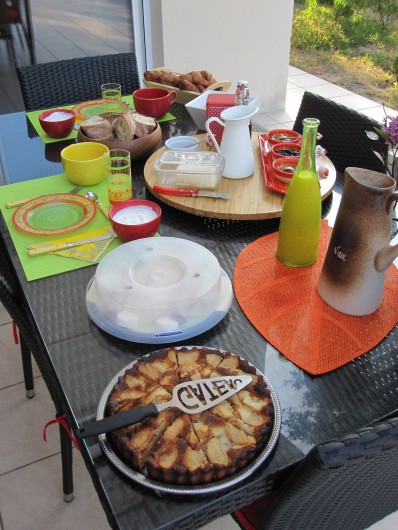 Location de vacances - Chambre d'hôtes à Soulac-sur-Mer - Soulac'Ouette - Petit-déjeuner complet en terrasse
