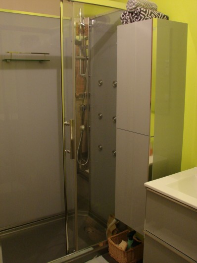 Location de vacances - Villa à Joyeuse - salle d'eau - étage