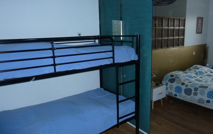 Location de vacances - Villa à Joyeuse - Chambre 1 suite parentale grand lit de 160 cm et deux lits superposés
