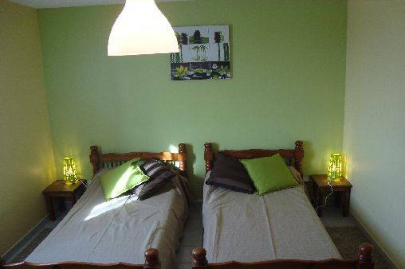 Location de vacances - Gîte à Odenas - chambre à 3 lits gite domaine du barvy