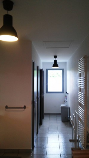Location de vacances - Gîte à Odenas - séche serviettes et accès douches et wc gite domaine du barvy