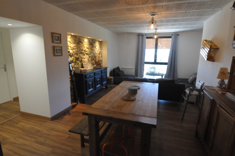 Location de vacances - Appartement à Charvonnex - vue globale pièce de vie