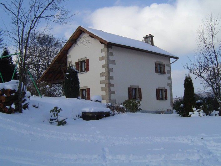 Location de vacances - Maison - Villa à Le Val-d'Ajol - vue d'extérieur en hiver