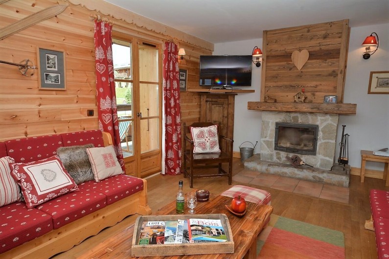 Location de vacances - Chalet à L'Alpe d'Huez - Salon avec sa cheminée