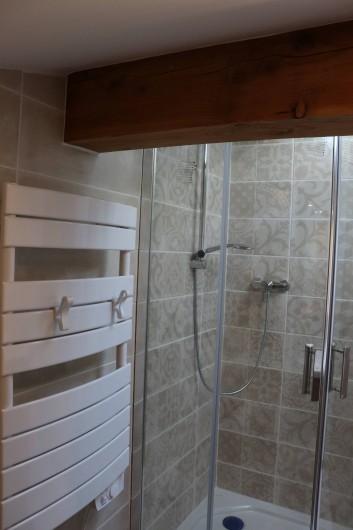 Location de vacances - Gîte à Béziers - Salle de douche et WC à l'étage