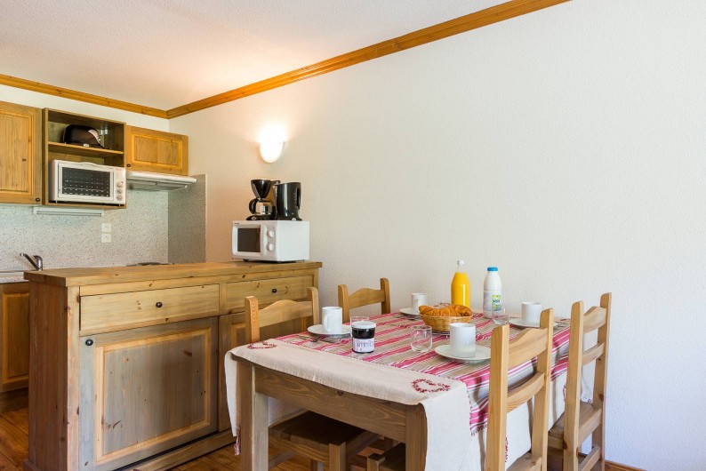 Location de vacances - Appartement à Bessans - Séjour : coin cuisine / repas