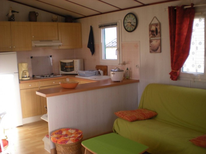 Location de vacances - Camping à Brem-sur-Mer - Mobil home "Confort" terrasse semi-fermée