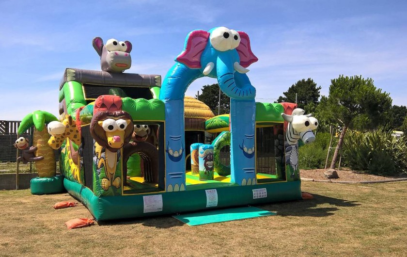 Location de vacances - Camping à Brem-sur-Mer - Structure Gonflable