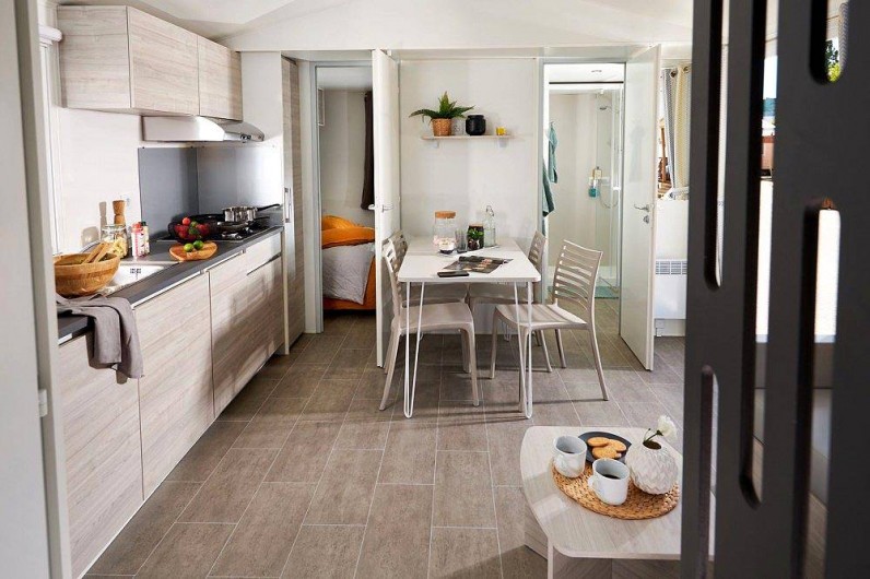 Location de vacances - Camping à Brem-sur-Mer - Mobil Home "confort" terrasse ouverte