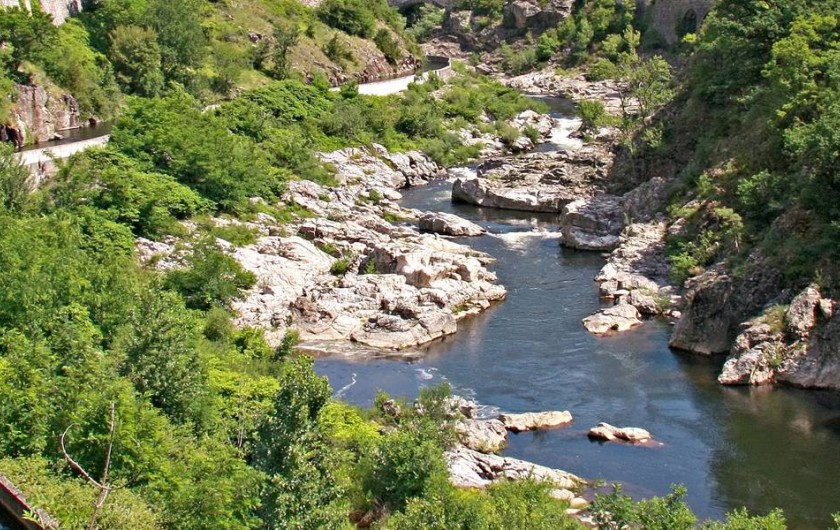 Location de vacances - Gîte à Saint-Étienne-de-Serre - La Vallée de l'Eyrieux